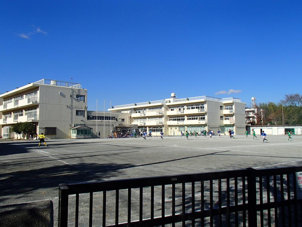 Junior high school. 822m to Yokohama Municipal Mitakedai junior high school