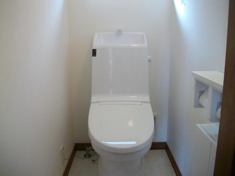 Toilet. First floor washlet. Second floor warm toilet