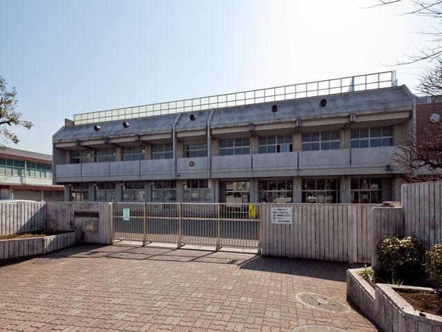 Junior high school. 1113m to Yokohama Municipal Midorigaoka Junior High School