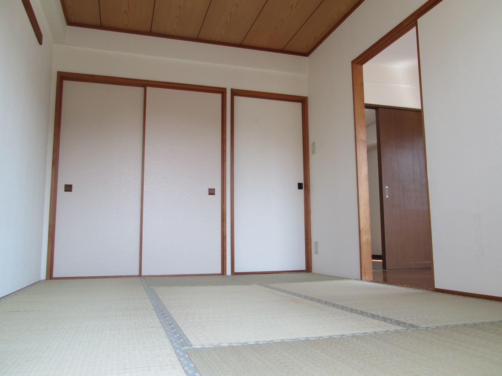 Other room space. Between the bright Japanese-style room 6 quires