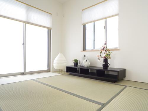 Non-living room. Since about 4.5 tatami Japanese-style room faces the living room and flat, It can be used as a large space is integrated. Also, Ya as a space to put a child to sleep, Come in handy such as a guest room (sale already model house)
