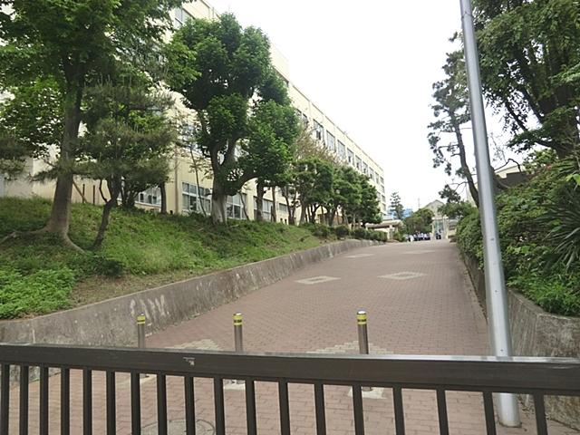 Junior high school. 2300m to within a Yokohama Tateyama junior high school
