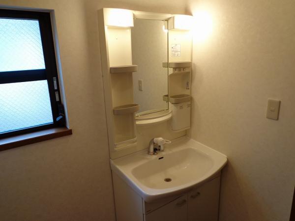 Wash basin, toilet