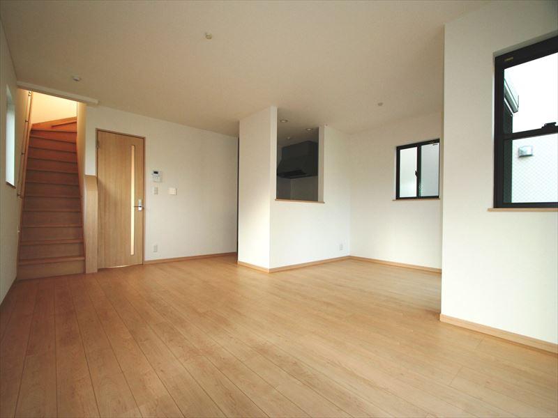 Same specifications photos (living). Same specifications