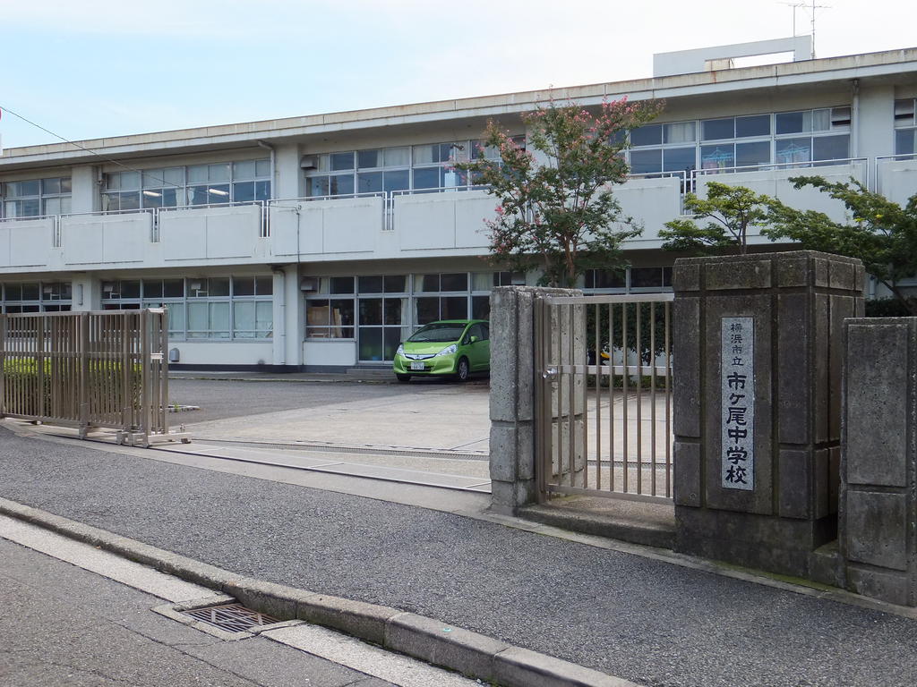 Junior high school. Ichigao 380m until junior high school (junior high school)