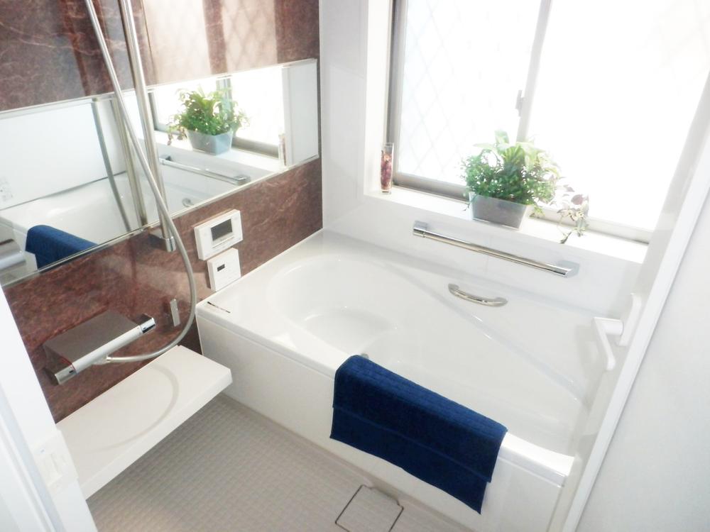 Bathroom. Stylish, bright bathroom. Because with bathroom dryer, It is also useful to your laundry on a rainy day! (December 2013) Shooting