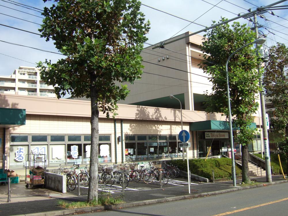 Supermarket. It is a super in the 720m Eda Station to Tokyu Store Eda shop. It is convenient because it is open until 11.