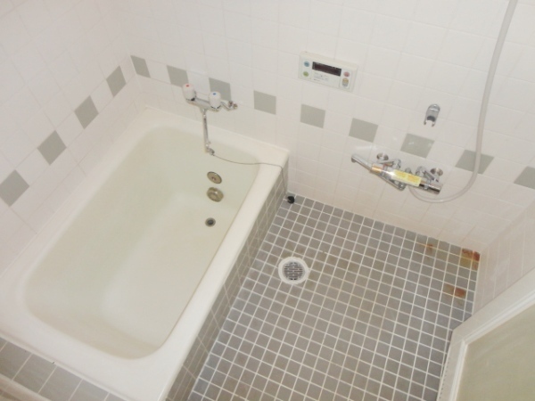Bath. Please see local Come
