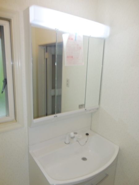 Washroom. Please see local Come
