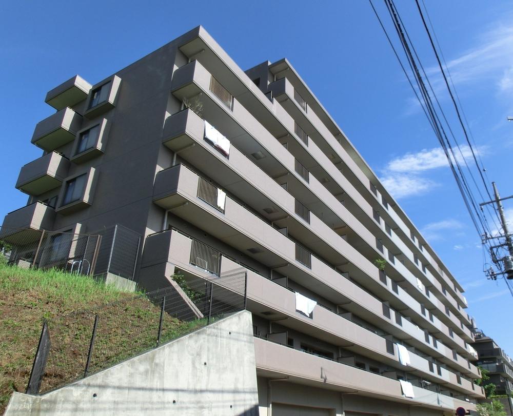 Local appearance photo. The total number of households 61 households. Mitsui Fudosan sale. Tama Plaza Station 8 min. Walk. All of the conditions have been telling the assets of the goodness of this apartment.