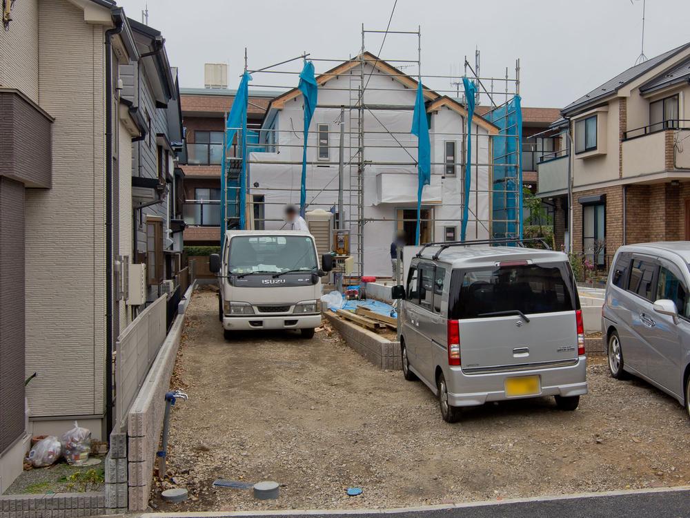Local photos, including front road. Wide garden and a wide living worthy mansion local to the city of Garden City (12 May 2013) Shooting