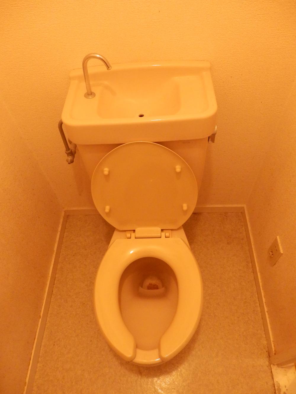 Toilet. Indoor (11 May 2013) Shooting