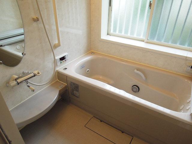 Bathroom. There are window! Indoor (February 2013) Shooting