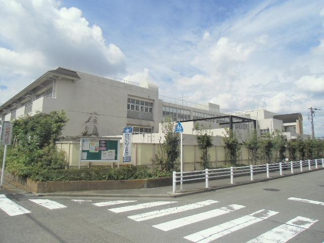 Primary school. 851m to Yokohama Municipal Satsukigaoka Elementary School