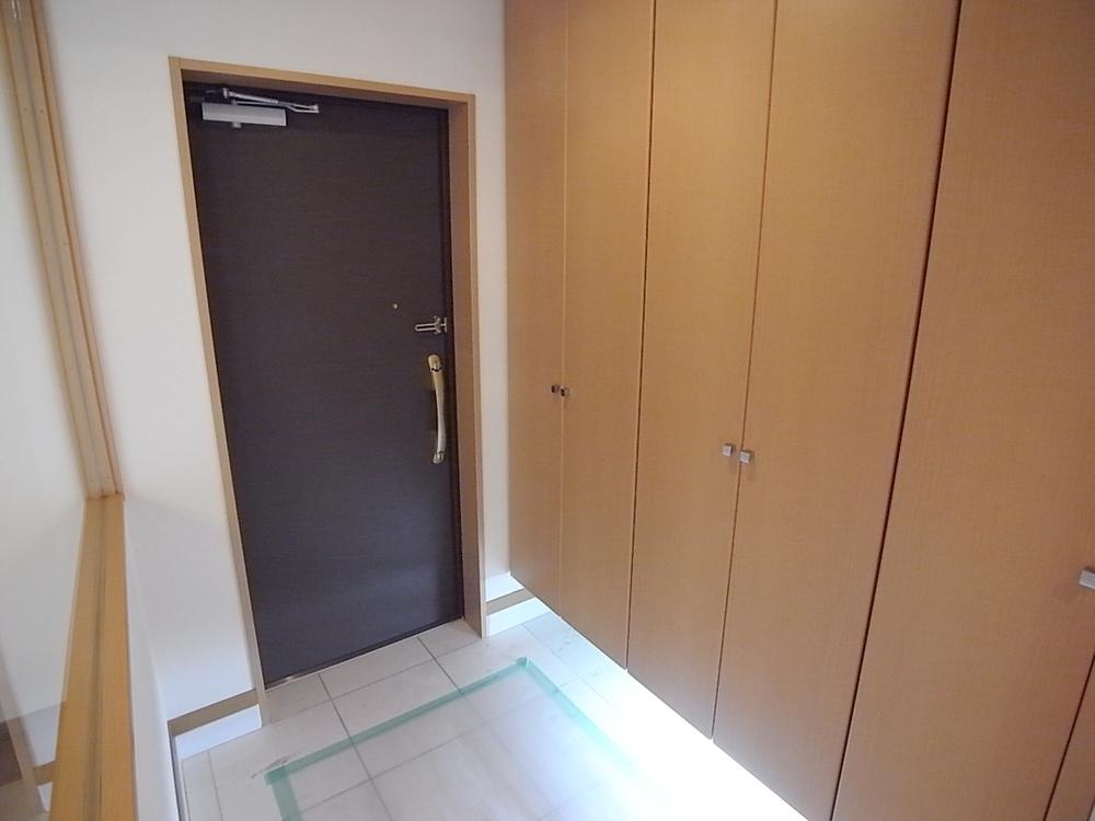 Entrance. Local (11 May 2013) Shooting