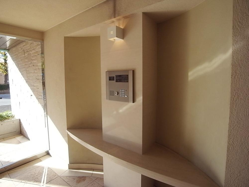 Entrance. Common areas