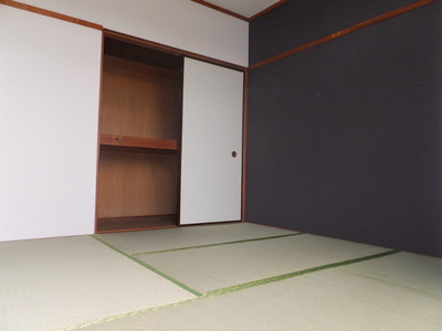 Living and room. Japanese-style room using accent Cross