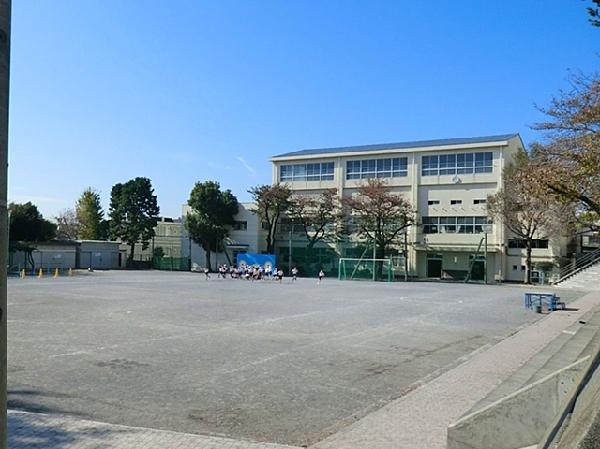 Primary school. 1700m to Yokohama Municipal Tana elementary school