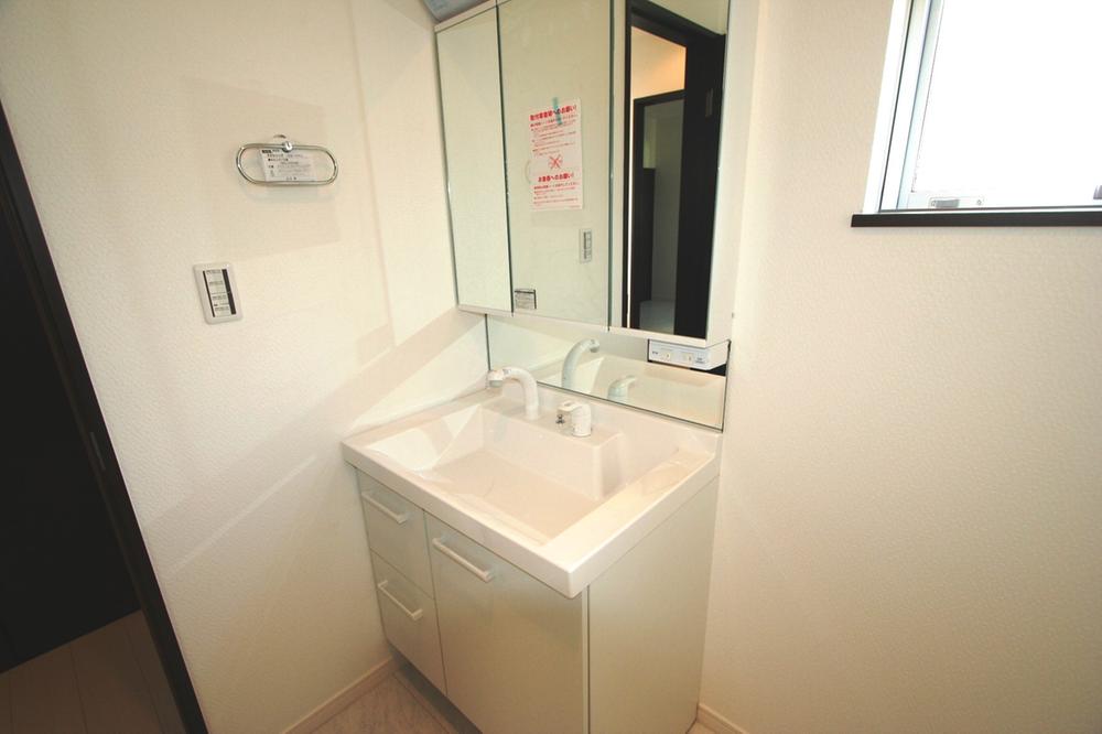 Wash basin, toilet. Local (September 2013) Shooting