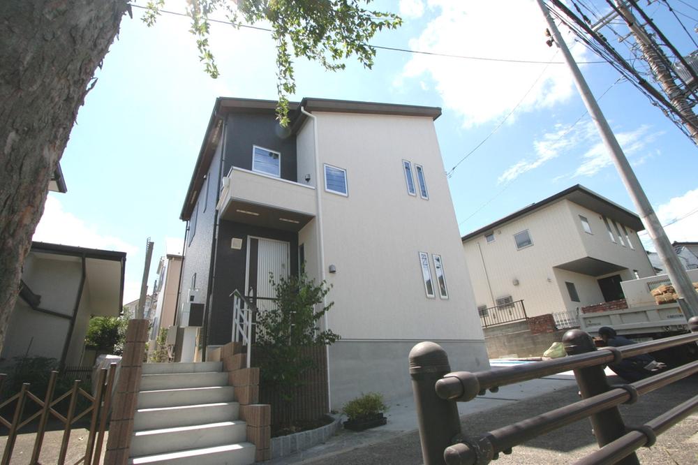 Local photos, including front road. Local (September 2013) Shooting