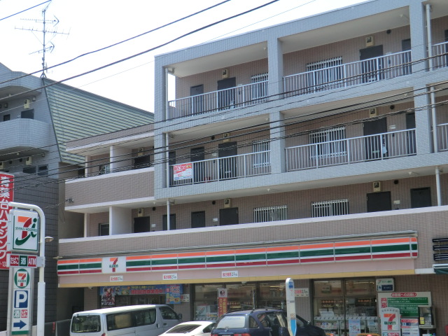 Convenience store. 471m to Seven-Eleven (convenience store)