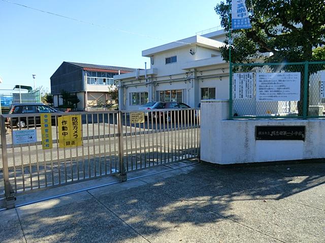 Primary school. It is located in safe distance to 100m commute to Yokohama Municipal Kamoshida first elementary school! !