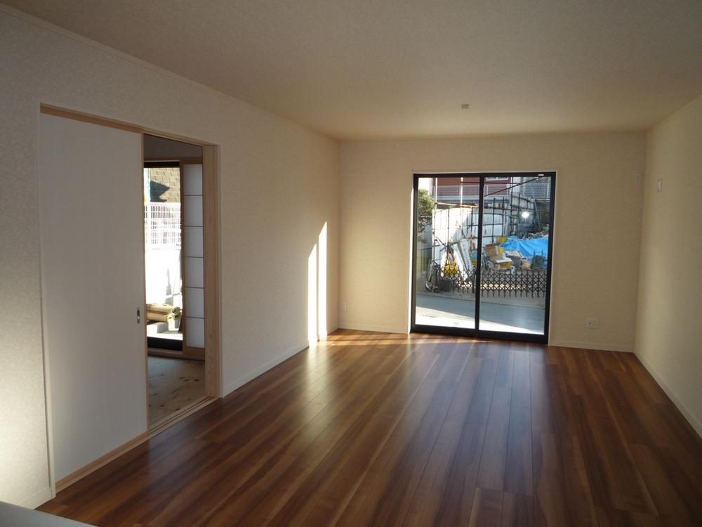 Living. Living is. I photographed in the eyes of from the kitchen. (1 Building)