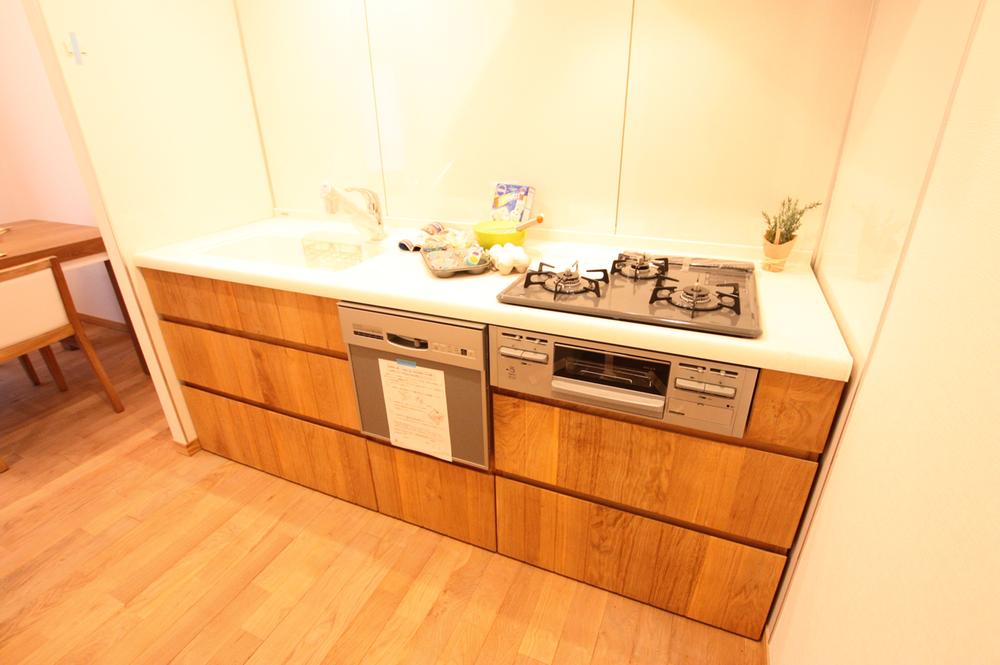 Kitchen. Model room published in.