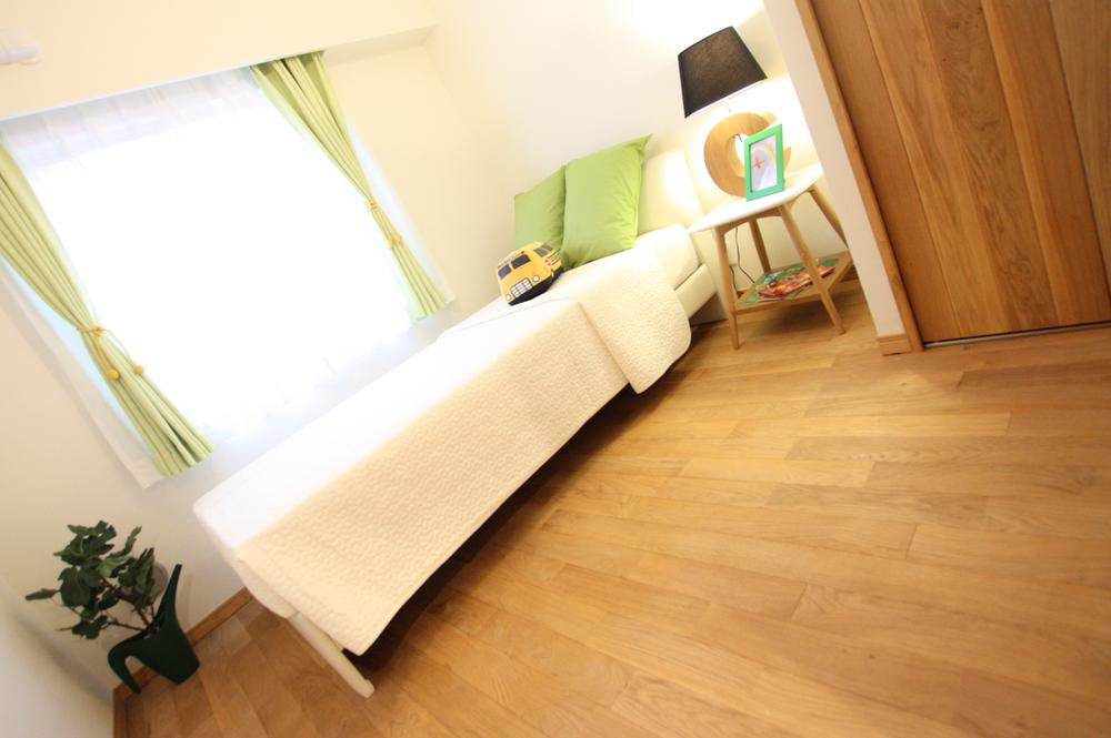 Non-living room. Model room published in.