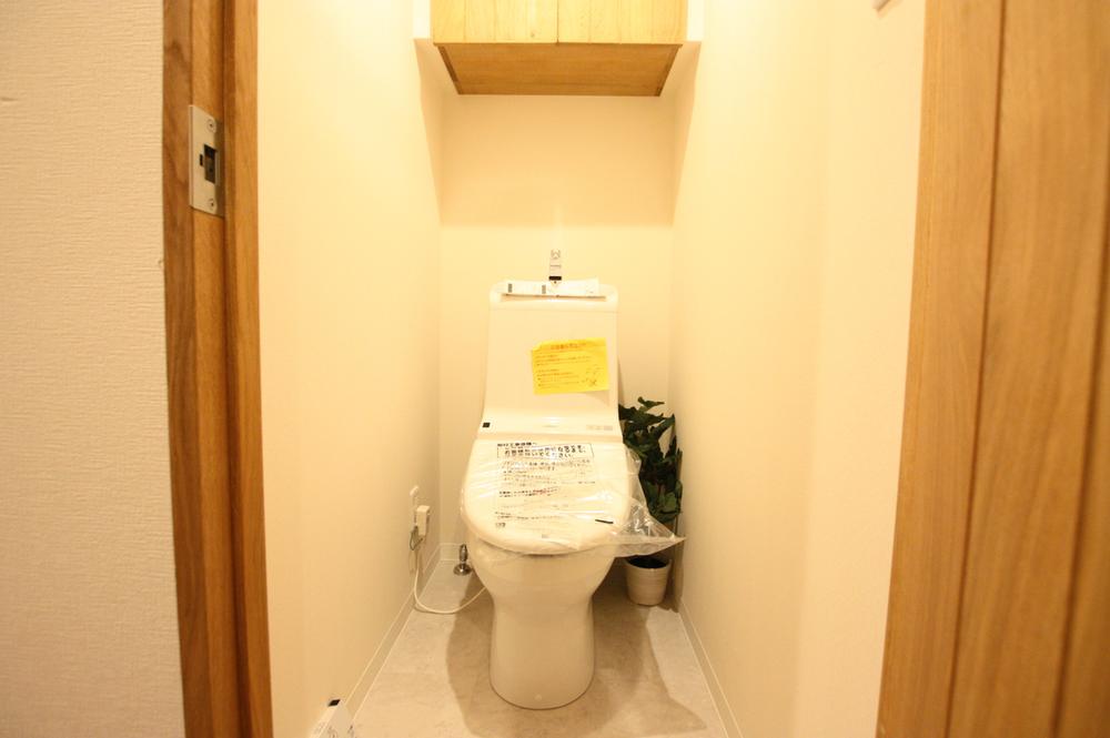 Toilet. Model room published in.