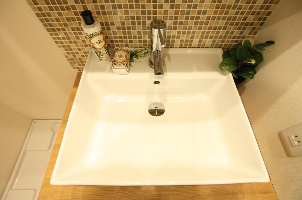 Wash basin, toilet. Model room published in.