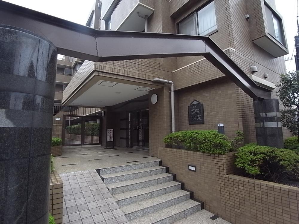 Entrance. Common areas