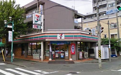 Convenience store. 300m to Seven-Eleven (convenience store)