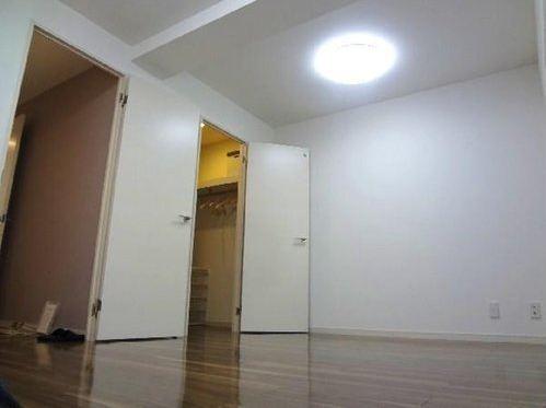 Non-living room. 9 Pledge