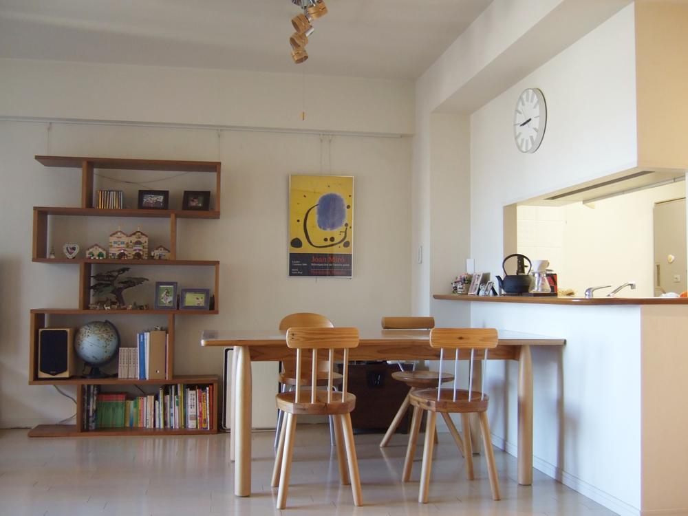 Living. Counter kitchen and dining.