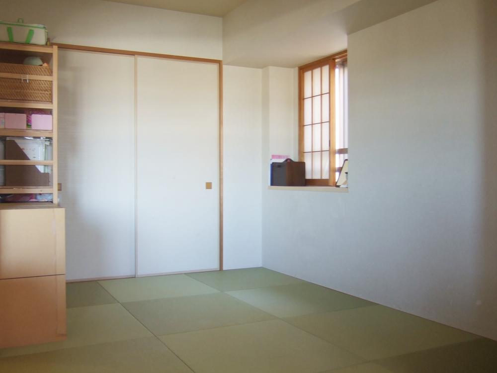 Non-living room. There is Japanese-style room next to the living room.