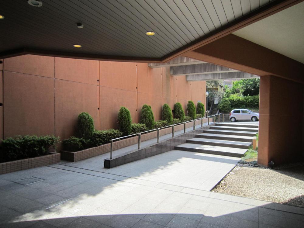 Entrance. Common areas