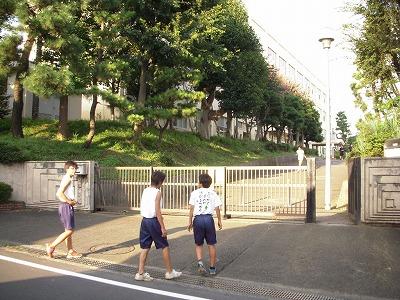 Junior high school. 1900m to within a Yokohama Tateyama junior high school