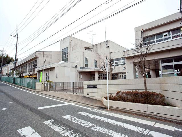 Primary school. 1300m to Yokohama Municipal Ekoda Elementary School