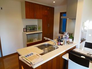 Kitchen. First floor kitchen: (2013 December 5, 2006) shooting