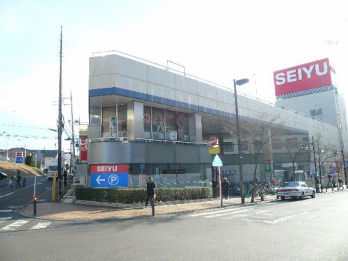 Supermarket. Seiyu to (super) 900m
