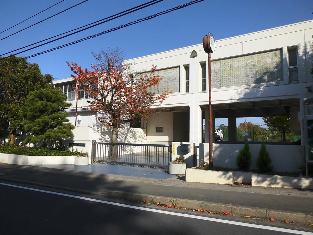 Junior high school. 1600m to Yokohama Municipal Azamino junior high school