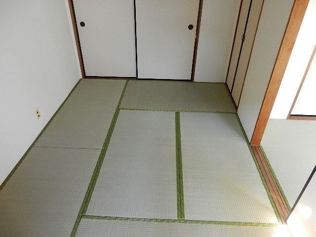 Living and room. Japanese-style room 6 quires