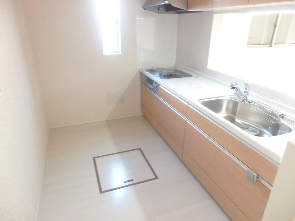 Same specifications photo (kitchen). It is a popular face-to-face kitchen! While enjoying a conversation in the family can dish hanging cupboard and under-floor storage, etc., Storage also enhance! There is also a dishwasher, Excellent usability! (The company specification example)