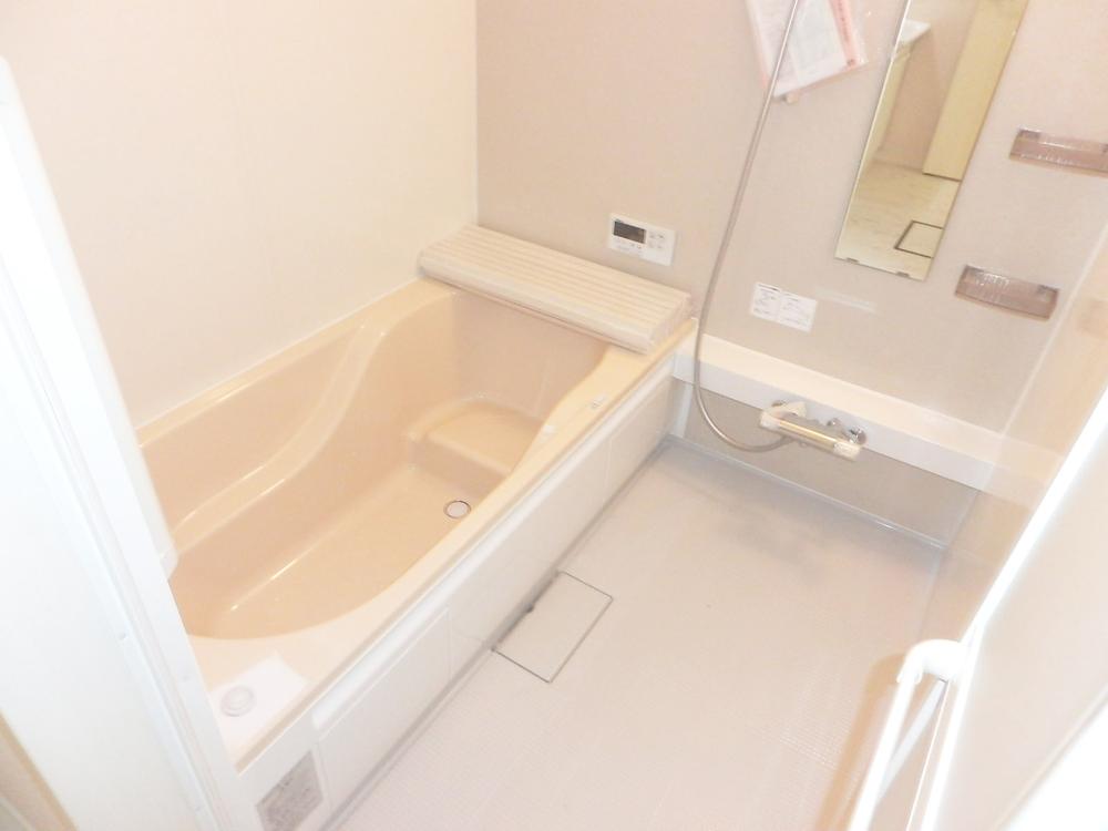 Same specifications photo (bathroom). Barrier is a free type of spacious 1 tsubo or more of the bathroom! Convenient with bathroom dryer!
