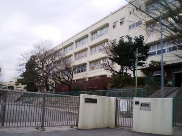 Primary school. Yokohama Municipal Tana 300m up to elementary school