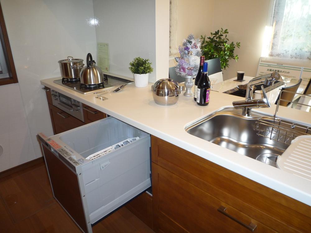 Kitchen. Dishwasher ・ This is a system kitchen with a water purifier.