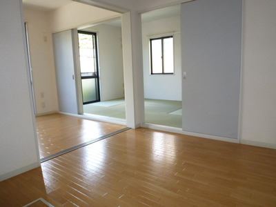 Other room space. Bright dining kitchen