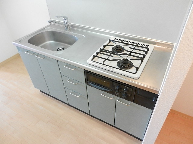 Kitchen. 2-neck with gas stove