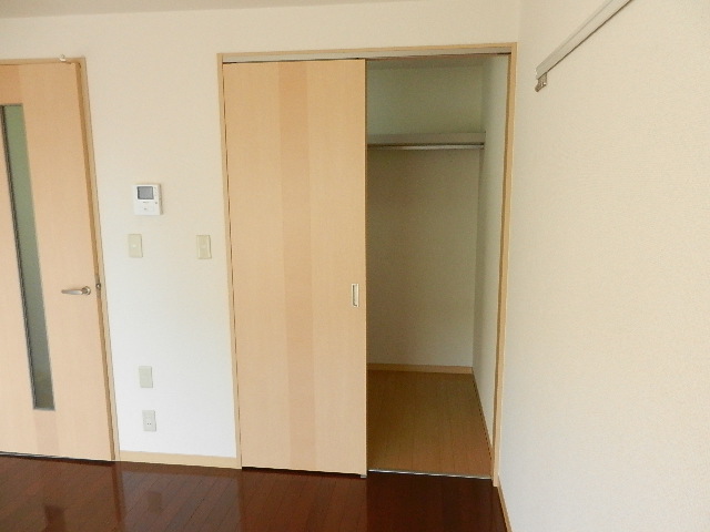 Receipt. Walk-in closet
